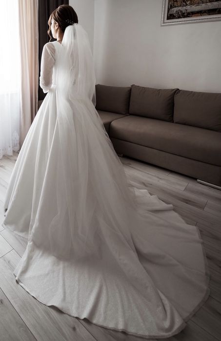 Весільна сукня біла