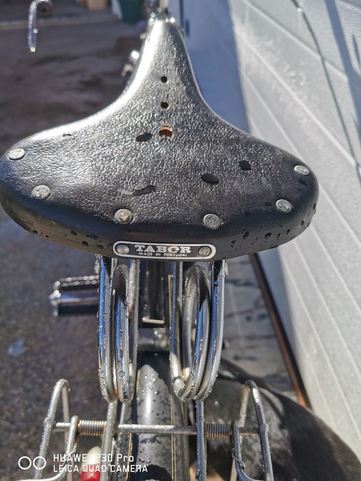 Pasteleira com cerca de 50anos