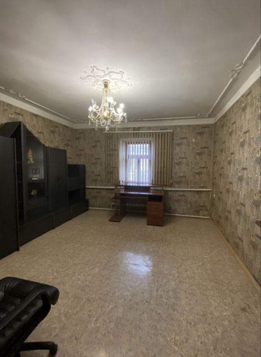 Продаю  4к будинок в Центрі