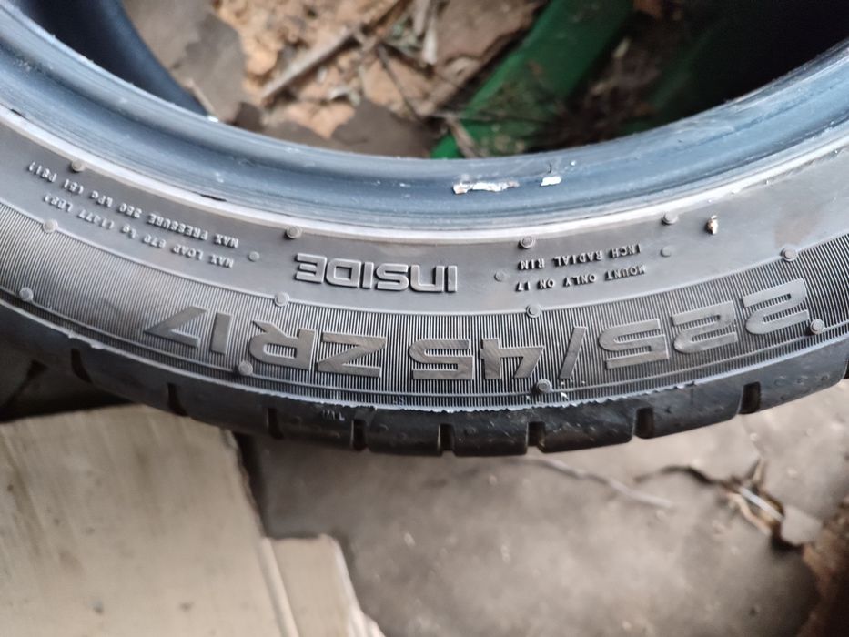 Vendo 2 pneus 225/45/17