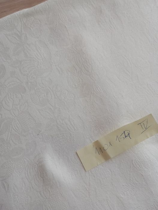 Obrus  damasowy biały 110 cm x 154 cm