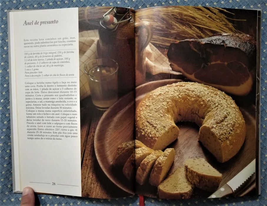 Livro "Receitas do Forno" Coleção Um Mundo de Sabores - Como NOVO!