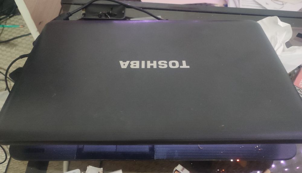 Portátil Toshiba 1DLLLJ5 i3