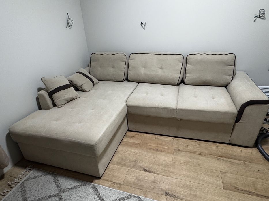 Кутовий диван з нішею для білизни — М. Берестейська