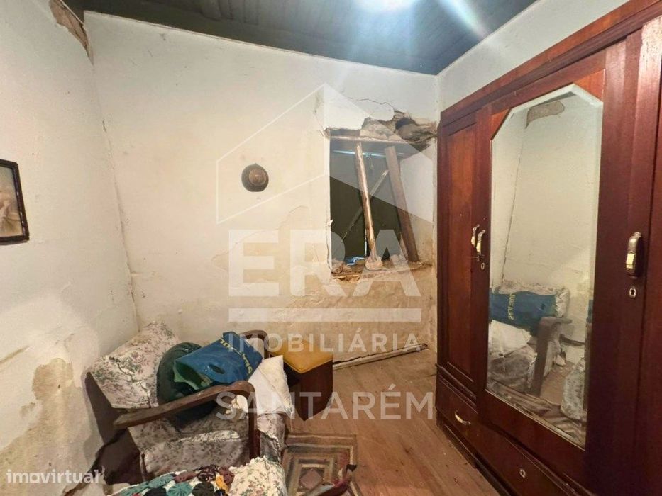 Moradia T4 para Recuperar - Póvoa dos Três
