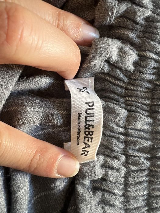 Calças cinzentas com riscas brancas Pull&Bear