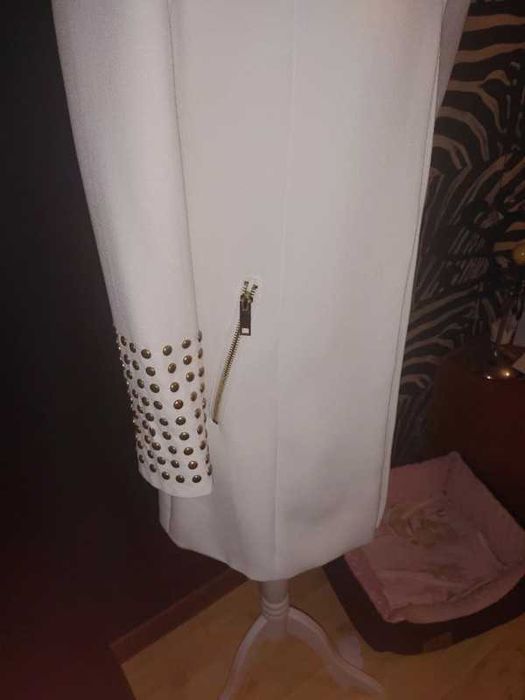 Płaszczyk z ćwiekami na podszewce