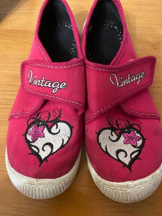 Тапочки на девочку 32 размер  стелька 19 см.