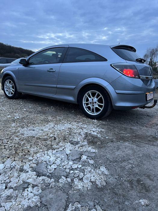 Продаж Опель Астра GTC