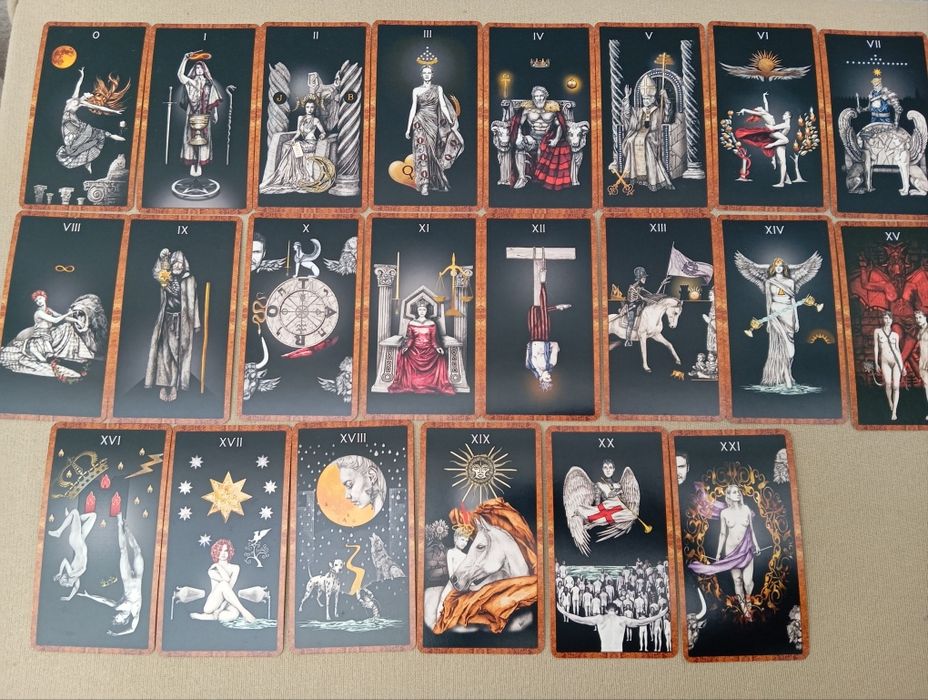 Tarot Dançando entre as sombras, Lo Scarabeo