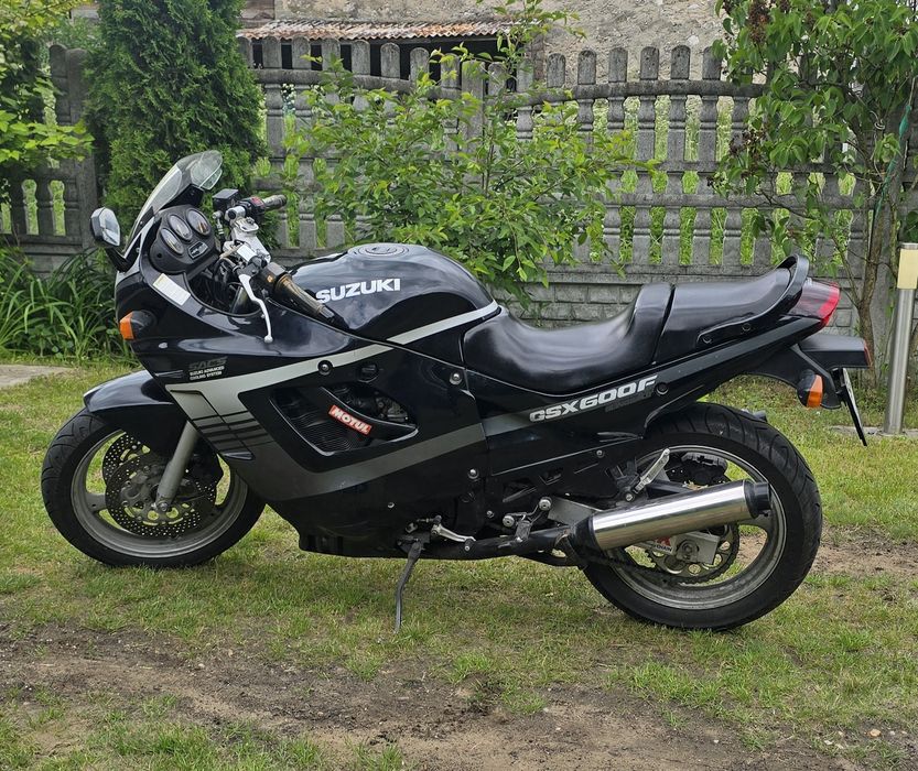 Suzuki GSX 600F .