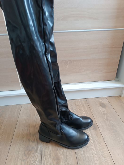 Czarne kozaki na obcasie