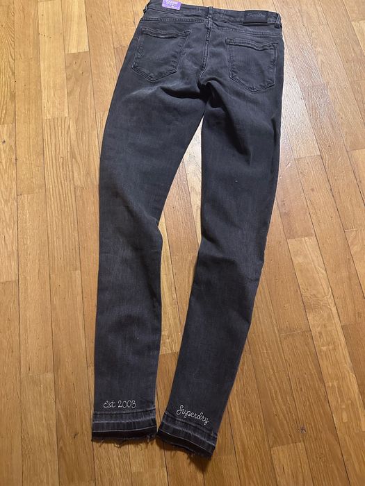 Jeansy damskie Superdry