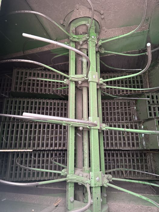 Свіжопривезений John Deere 1065 , Klima, жатка 3,65 візок Хороший стан