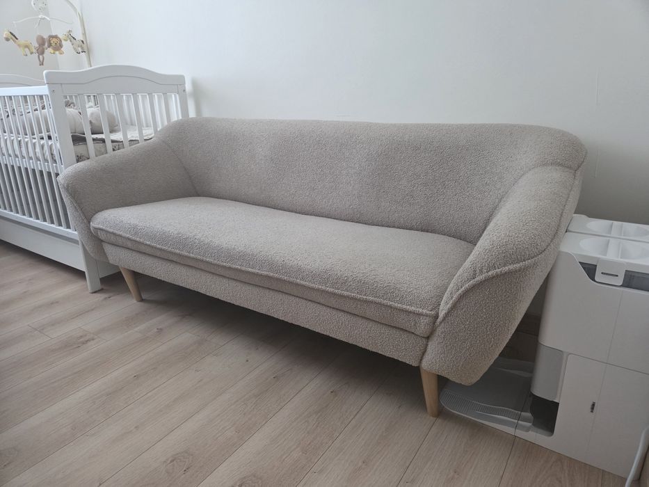 Sofa beżowa boucle