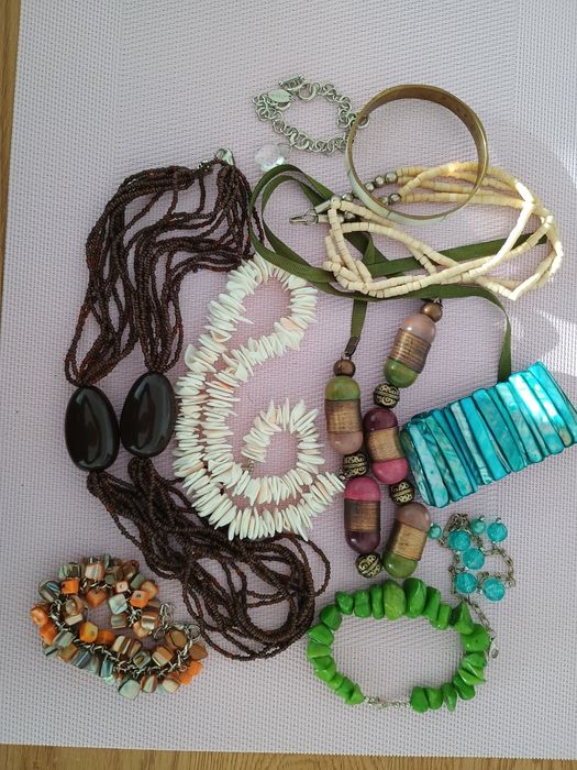 Biżuteria-koraliki i bransoletki