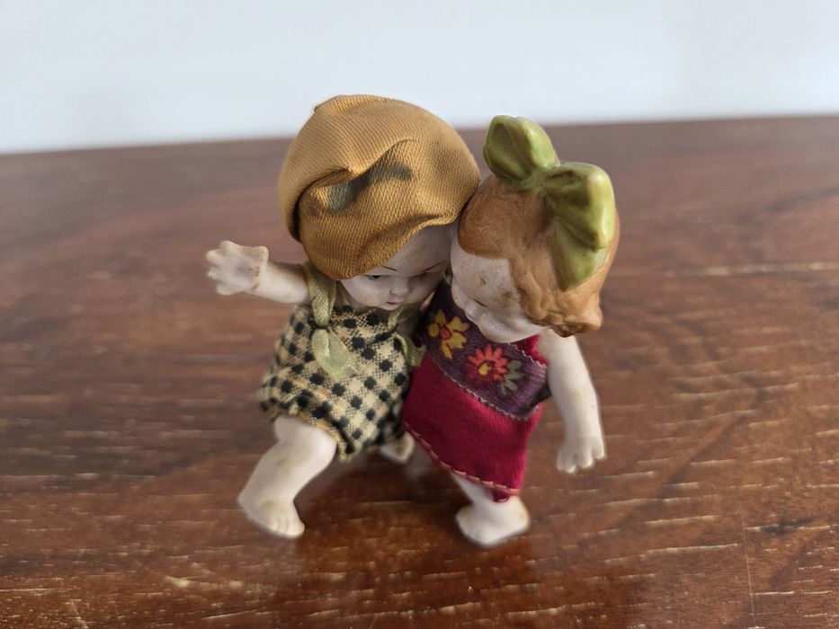 Escultura antiga em biscuit