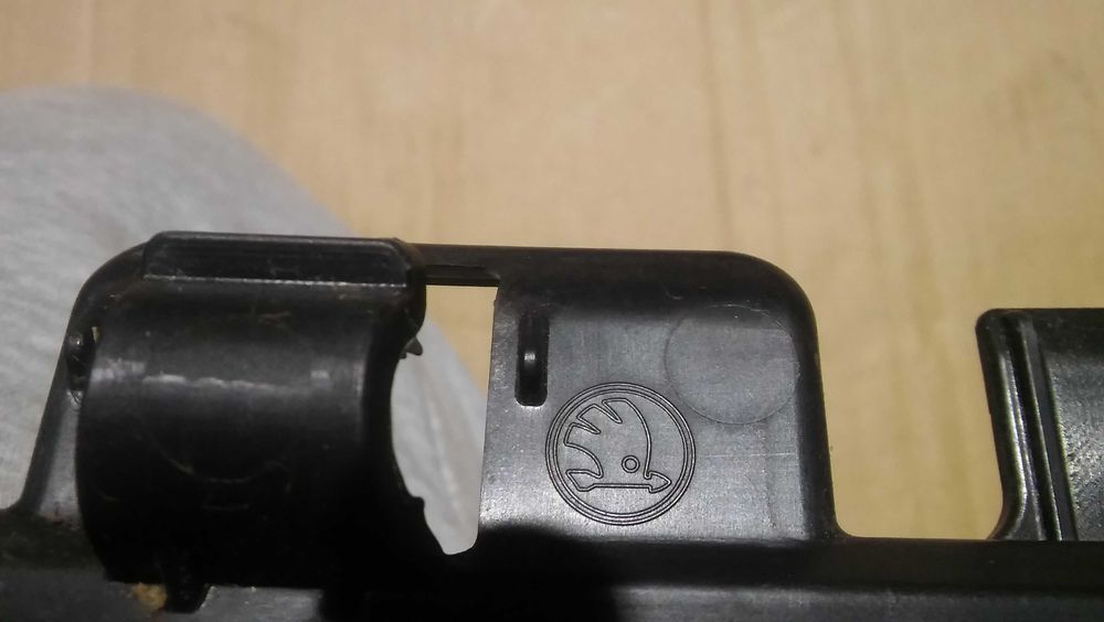 Skoda Octavia III,5E3,kratka środek zderzaka przód,oryginał