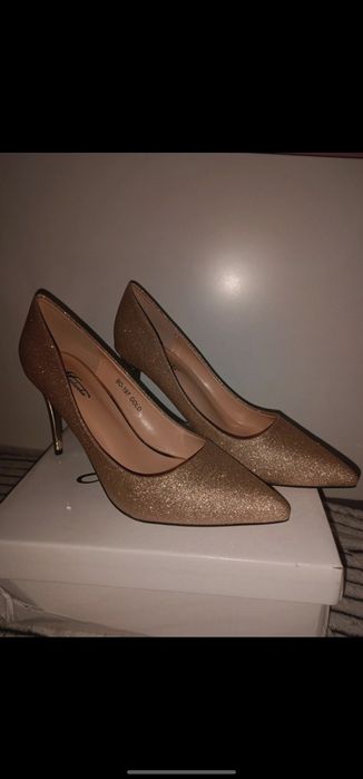 Szpilki damskie złote