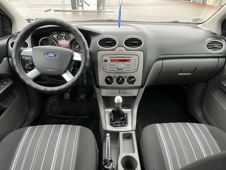 Ford Focus 2009 1.6 бензин