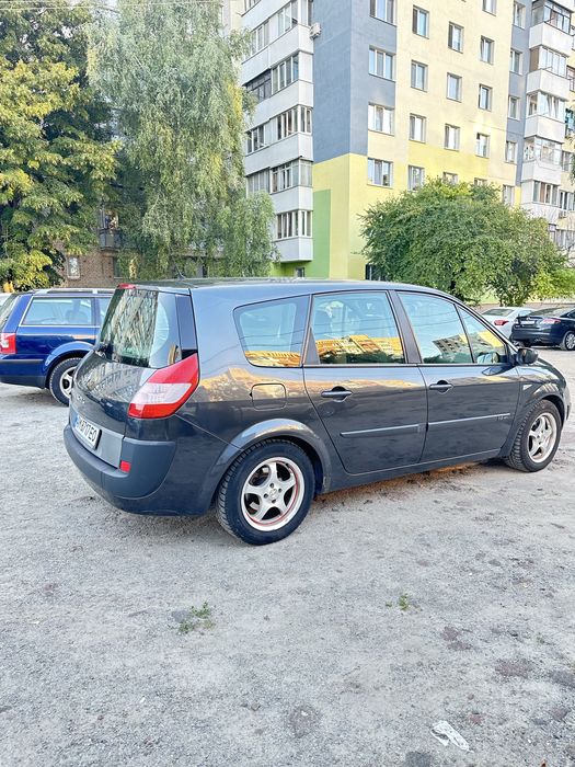 RENAULT  Grand Scenik2  2006 рік 7 місць.