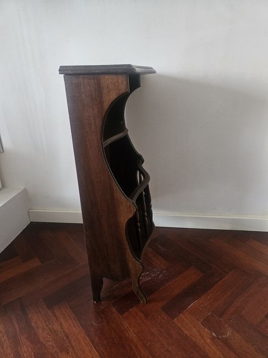 Armário pequeno castanho
