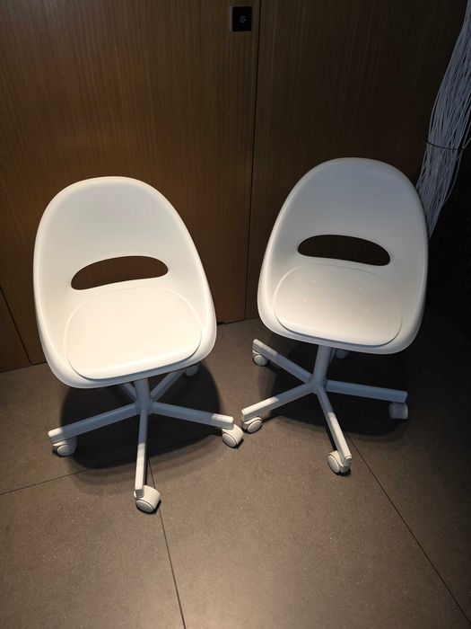 2 różowe krzesła dziecięce IKEA ÖRFJÄLL + dodatkowe siedziska LOBERGET