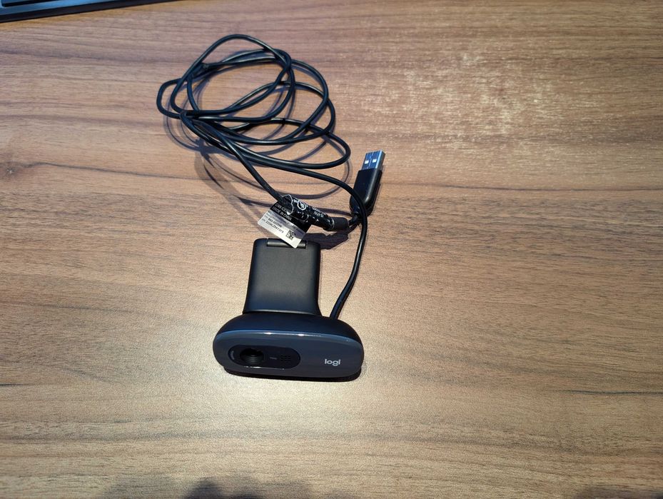 Webcam LOGITECH C270 (HD - 3 MP - Microfone Incorporado)