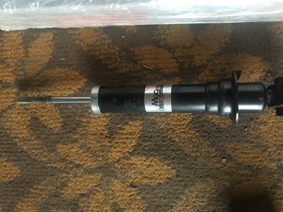 Продам зад амартизатор тойота авенсіс т 25.