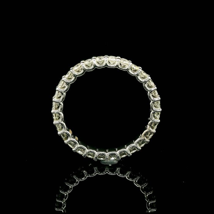 Złota obrączka Eternity z naturalnymi diamentami.