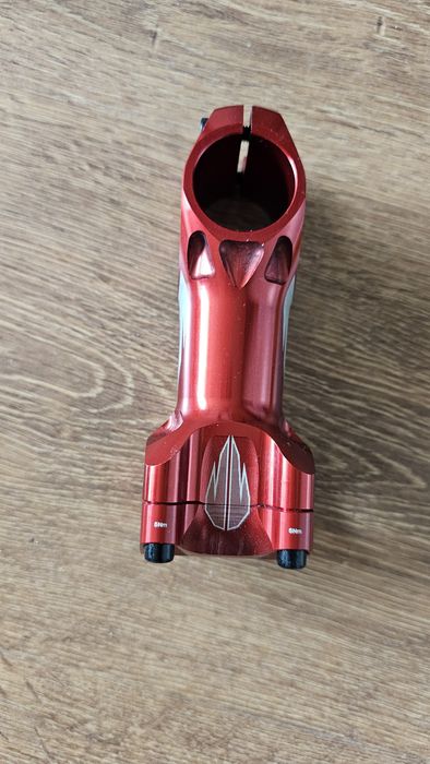 Mostek czerwony HOPE wycinany CNC