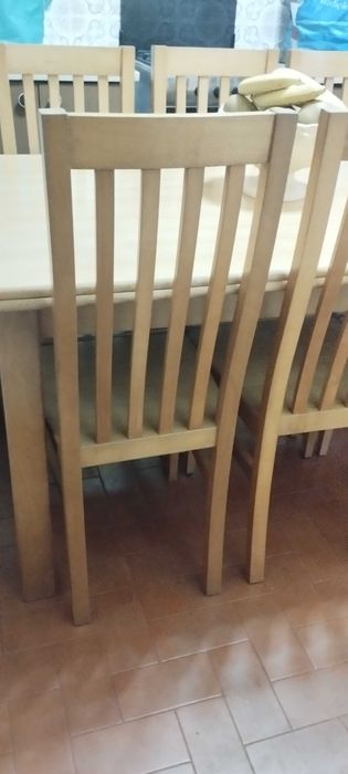 Mesa extensível com 6 cadeiras em pinho