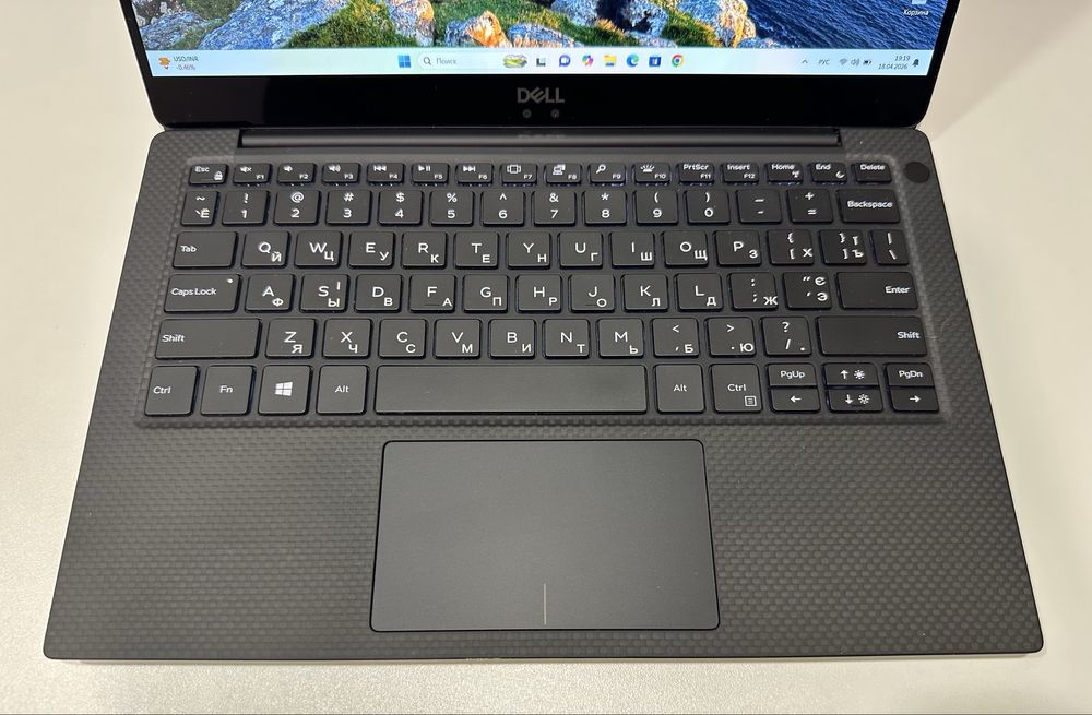 Ноутбук Dell XPS 9370 • FHD IPS • i5-8250U • DDR4 8ГБ • SSD 128ГБ