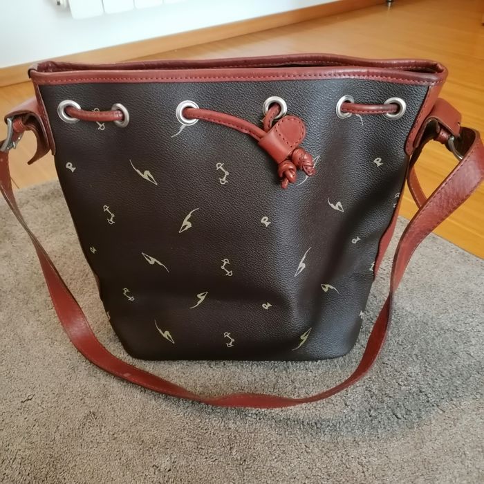 Saco em pele castanho