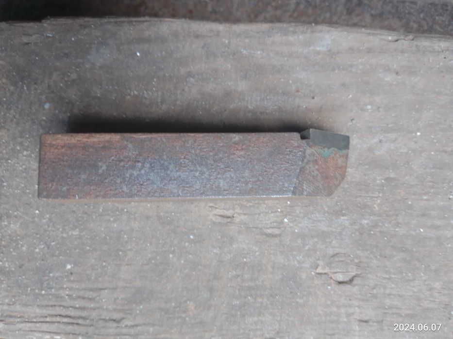 резец токарный..