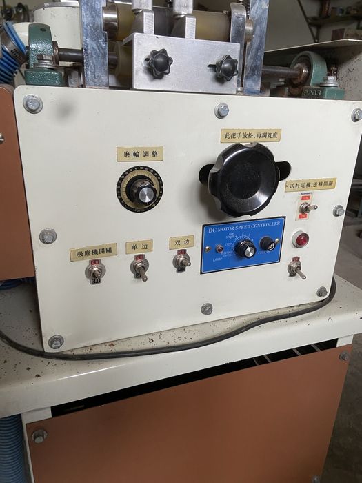 Станок для шлифування ременів.