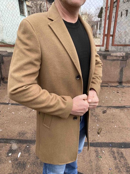 Чоловіче стильне пальто