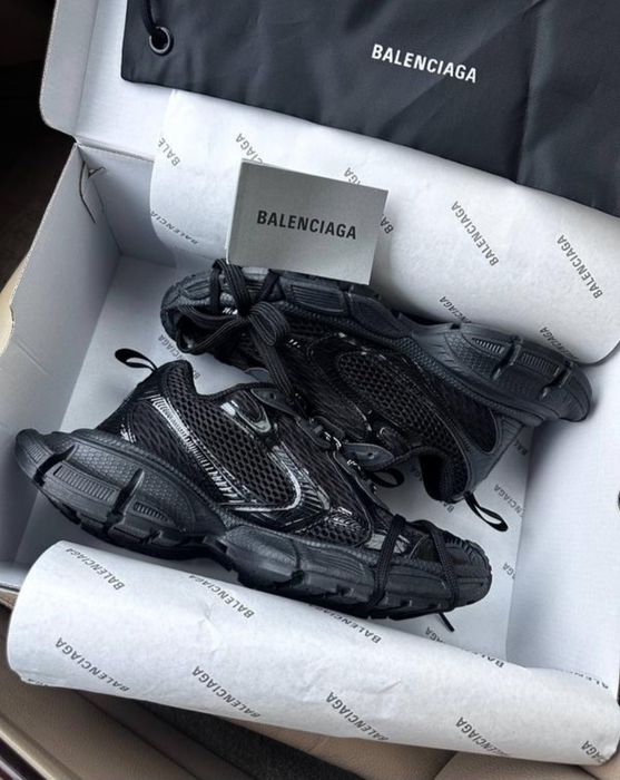 Стильні кросівки Balenciaga