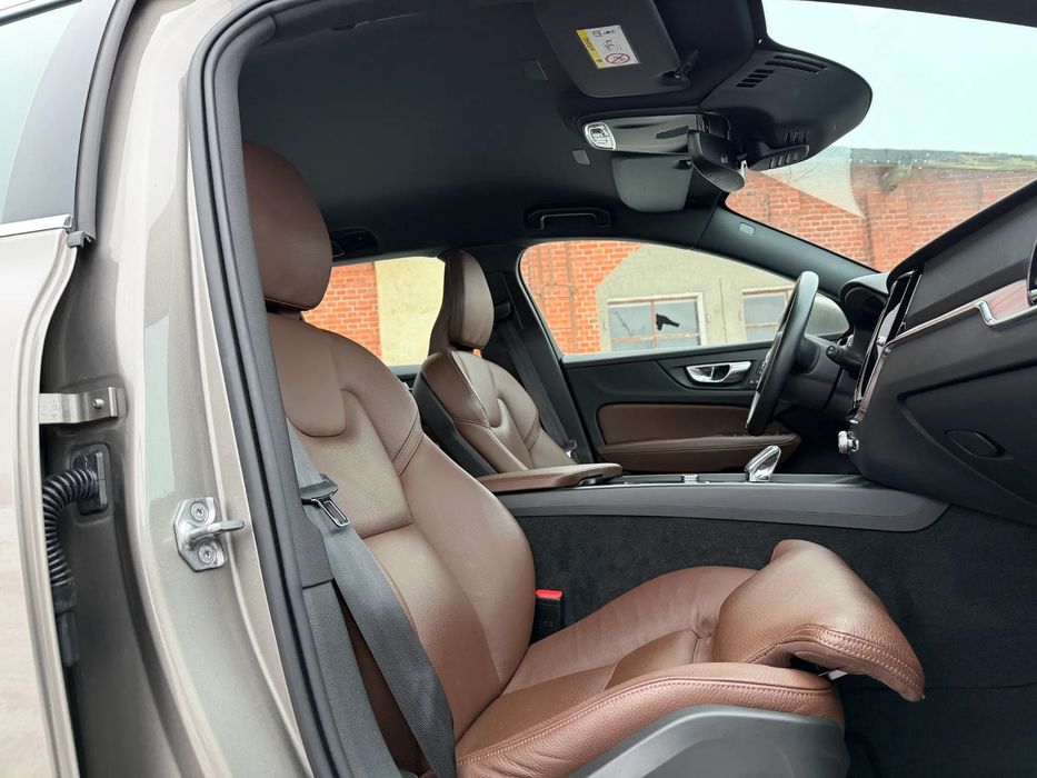 Volvo V60 2021r. 2.0 hybryda Aut Skóry Acc Blis Kamera Grzana Kiero   23% brutto