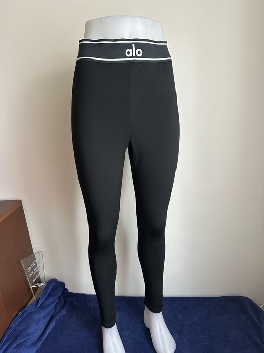 Klasyczne legginsy z napisem alo