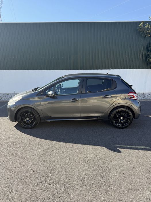 Peugeot 208 impecavel