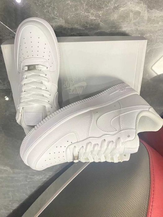 Promocja NIKE AIR FORCE 1 Biały AF1 R.43