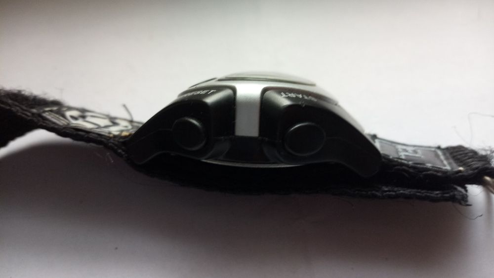 Часы электронные б/у. Не рабочие.