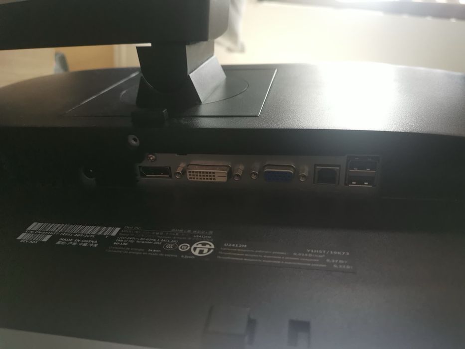 24 cale Dell Ultrasharp monitor