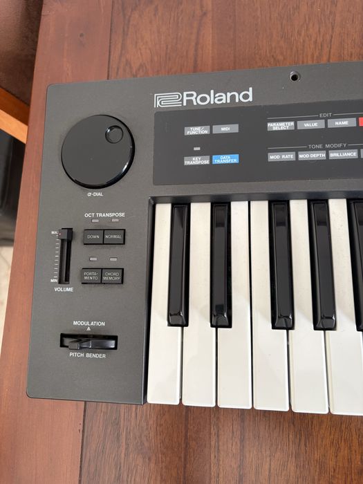 Roland Alpha Juno 1