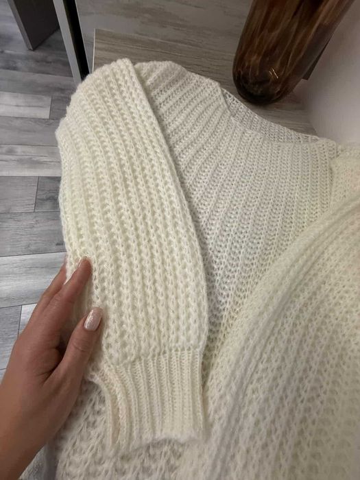 Модний светр павутинка