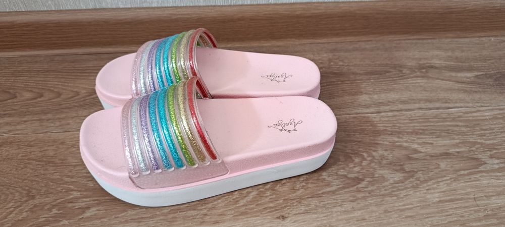 Продам женские шлёпки