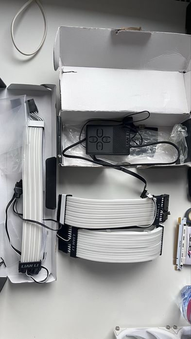Lian li  strimer plus RGB dwa komplety