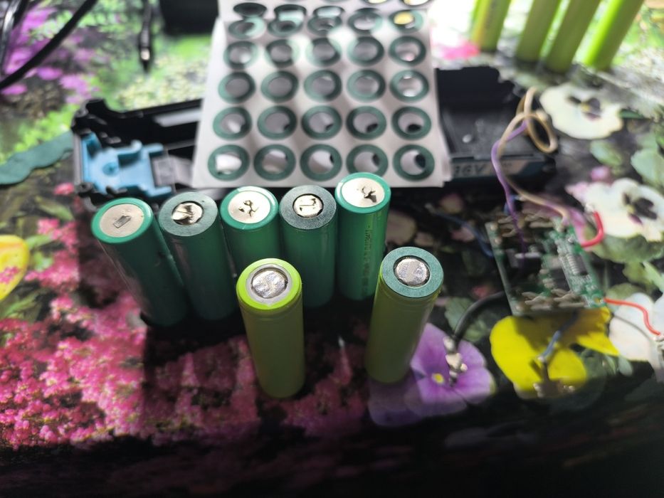 Перепаковка аккумуляторов инструмента.