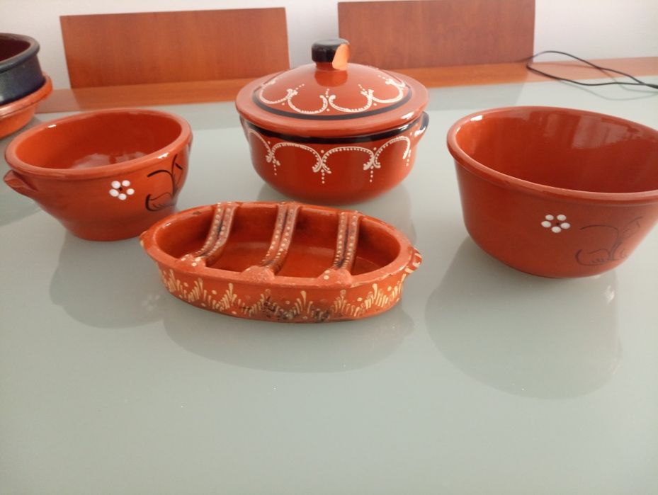 Loiça em Barro tradicional: PratoS serivacaia, CaçarolaS,  Panelas,  Taça , Assador